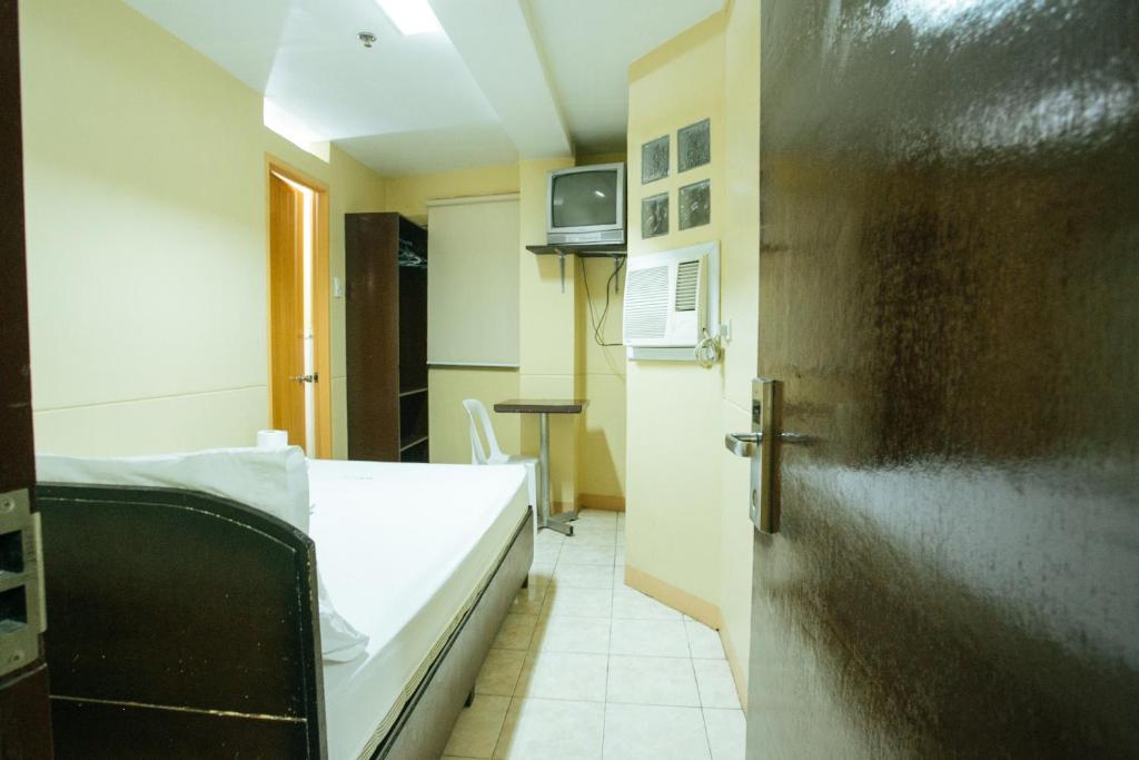 Postel nebo postele na pokoji v ubytování GV Hotel - Talisay City