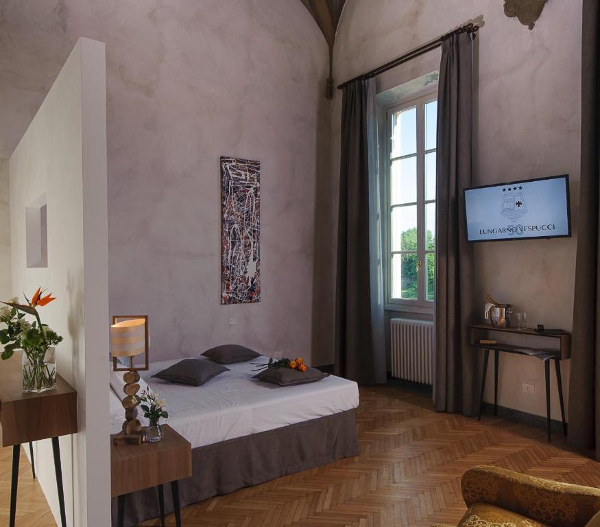 Postel nebo postele na pokoji v ubytování Hotel Lungarno Vespucci 50