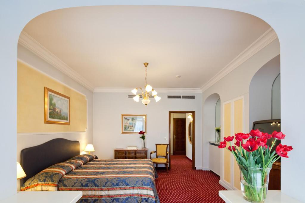 Postel nebo postele na pokoji v ubytování Hotel La Residence & Idrokinesis