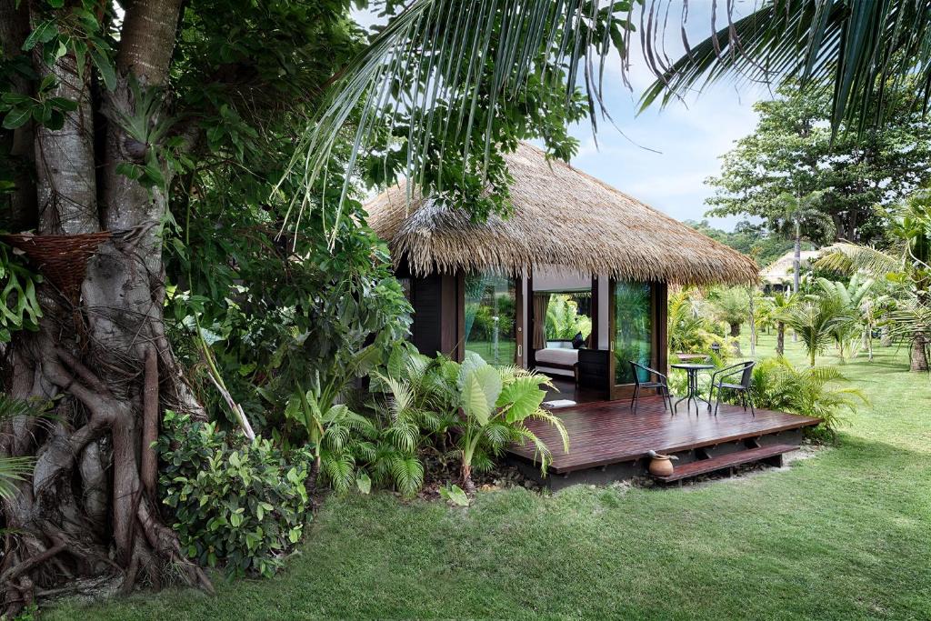 Ein Garten an der Unterkunft Mali Resort Sunrise Beach