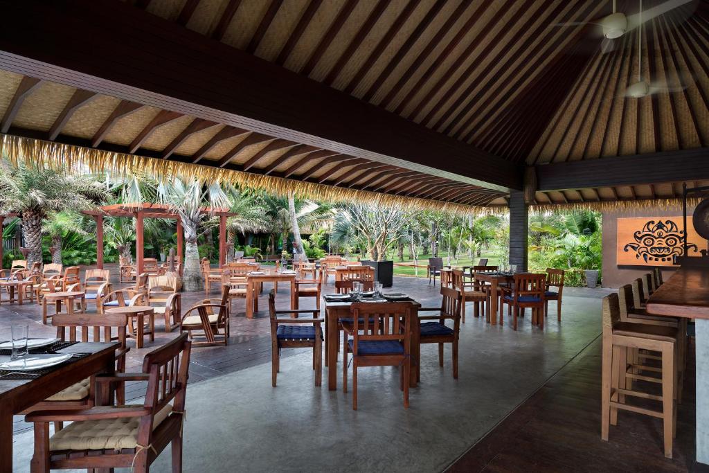 Ein Restaurant oder anderes Speiselokal in der Unterkunft Mali Resort Sunrise Beach 