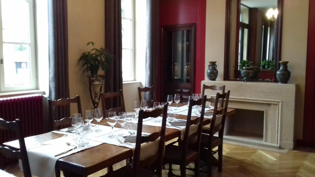 Restaurace v ubytování Chambre D’hôtes Parc Johan