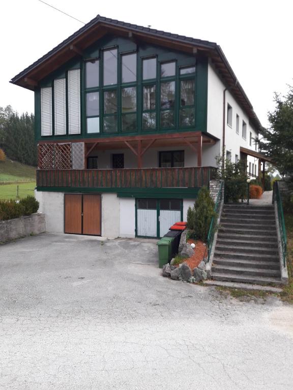 Budova, v ktorej sa apartmán nachádza
