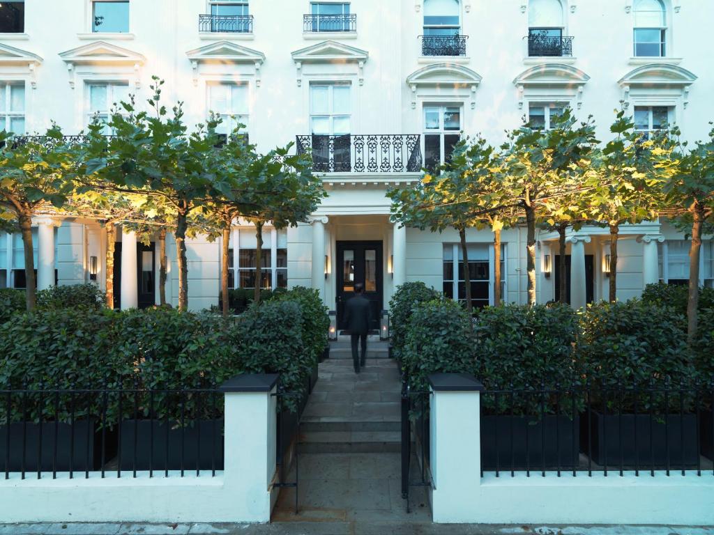 
a large building with many windows and trees at La Suite West - Hyde Park in London
