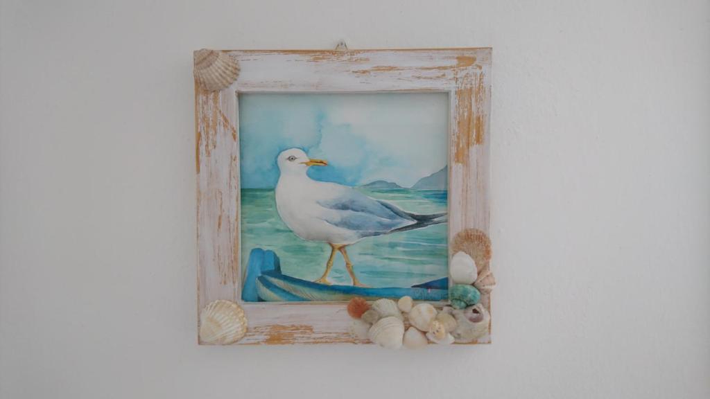 a picture of a bird in a picture frame at La Divina in Muggiano