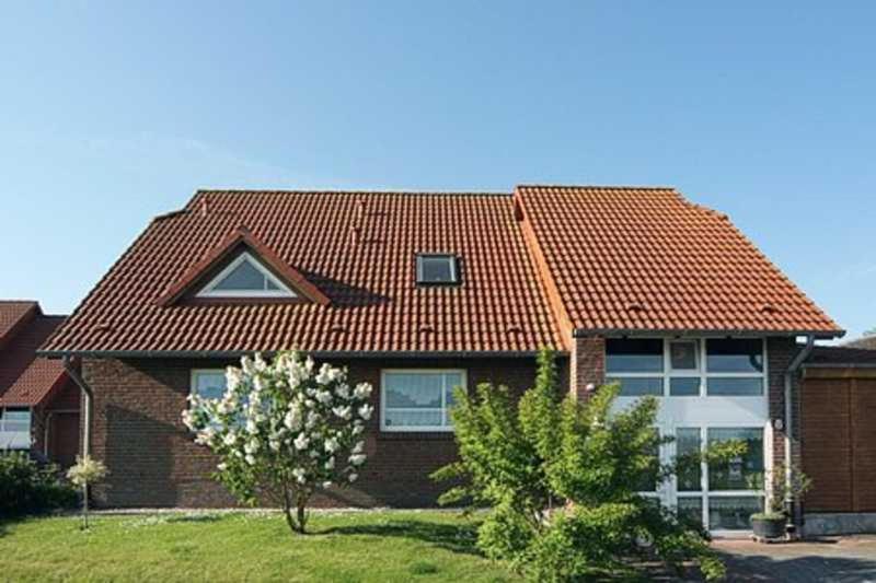 ヴェルドゥムにあるFerienwohnung Achterloogの赤屋根のレンガ造り
