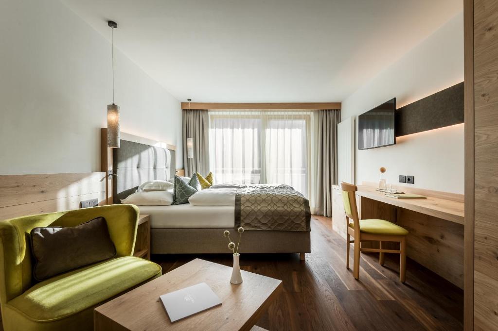 Posezení v ubytování Hotel La Fradora - Dolomites Hotel