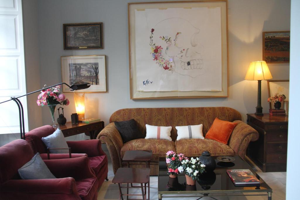 Posezení v ubytování Luxurious 2 bedroom flat in a historic building