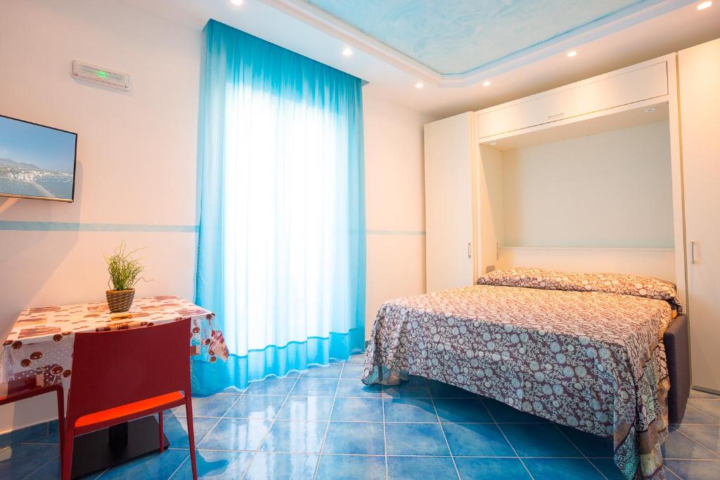 Rúm í herbergi á IL SOFFIO DI TIFEO - RESORT