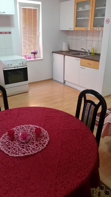 Kuchyň nebo kuchyňský kout v ubytování Apartments Kira