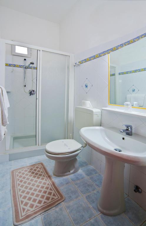 Koupelna v ubytování Hotel Riva del Sole