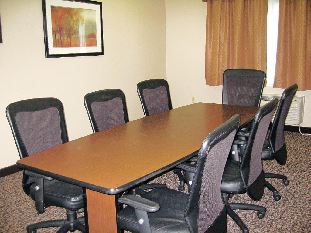 Konferenční prostory v ubytování Savanna Inn & Suites