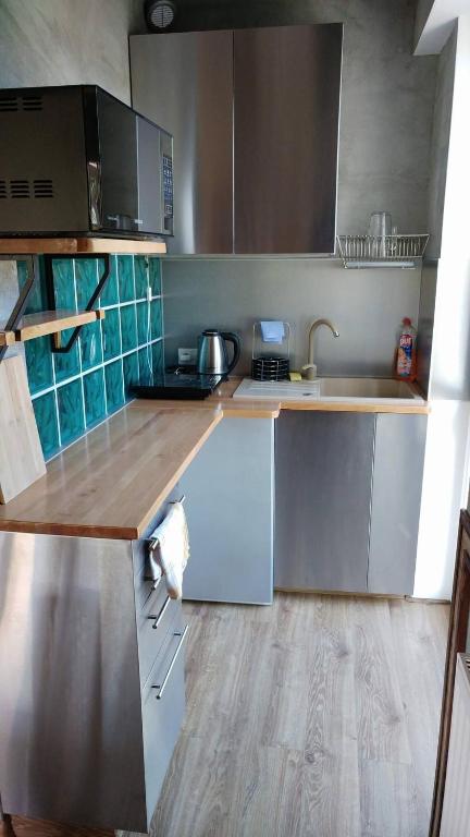 Kuchyň nebo kuchyňský kout v ubytování NavyBlue Apartments