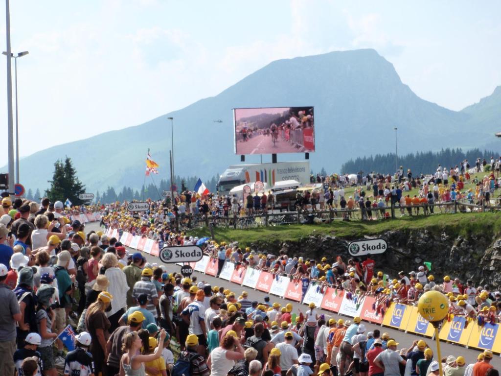 a large crowd of people watching a movie at Chalet Leslie in Morzine