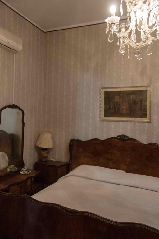 Postel nebo postele na pokoji v ubytování Hotel Letizia