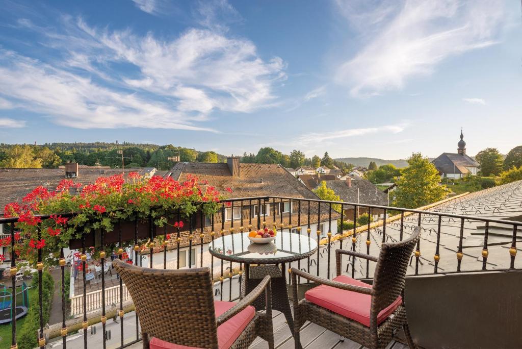 Balkón nebo terasa v ubytování ADLER HÄUSERN Gourmet & Spa Hotel