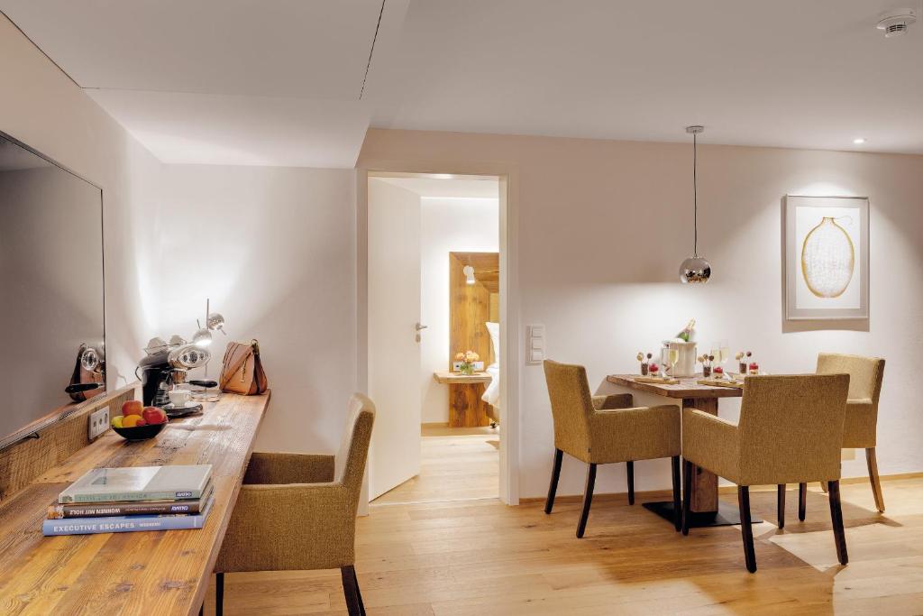 Posezení v ubytování ADLER HÄUSERN Gourmet & Spa Hotel