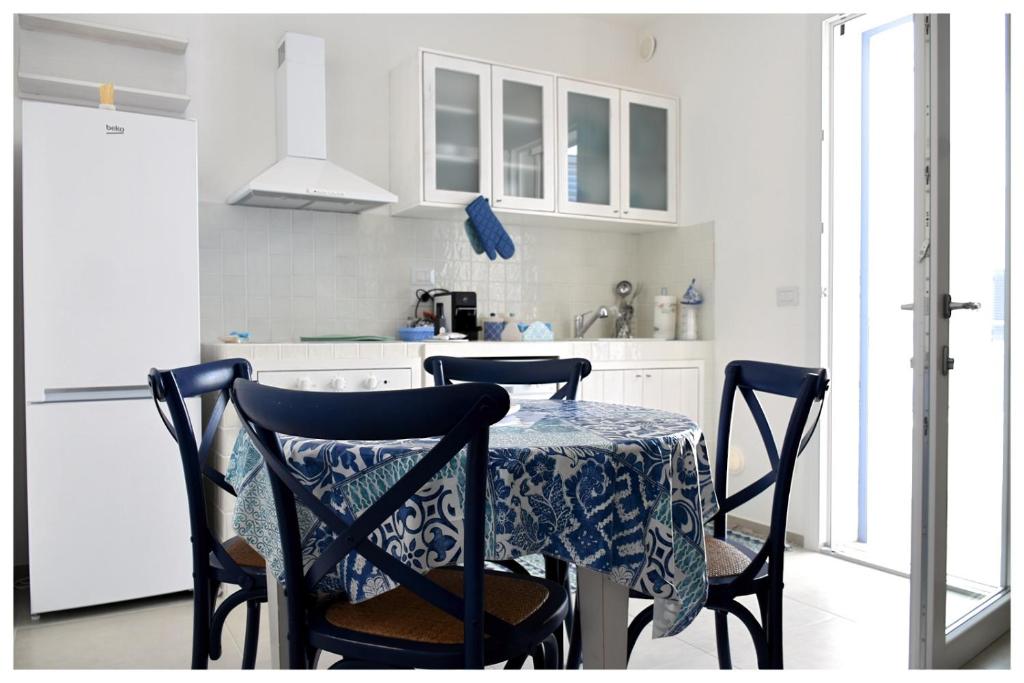 A kitchen or kitchenette at TorreBlu Residence