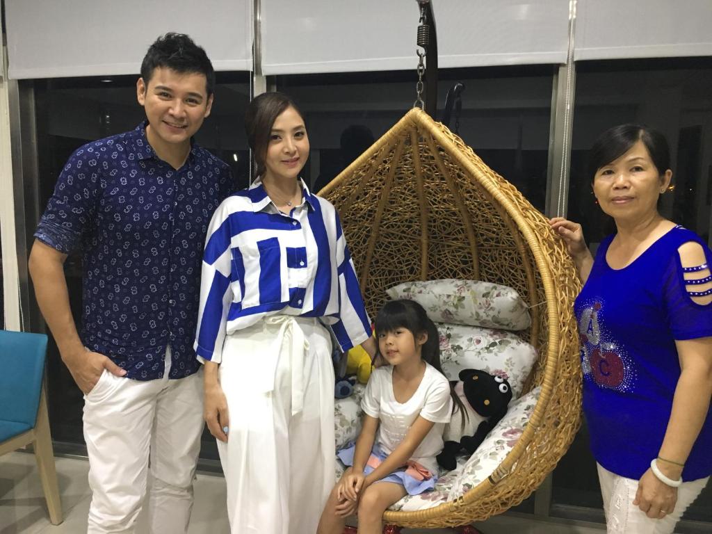 a family posing for a picture next to a swing at Campestral Garden in Jiaoxi