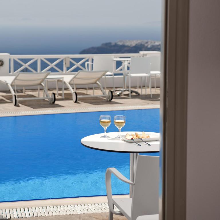 Bazén v ubytování Regina Mare-Adults Only Hotel nebo v jeho okolí