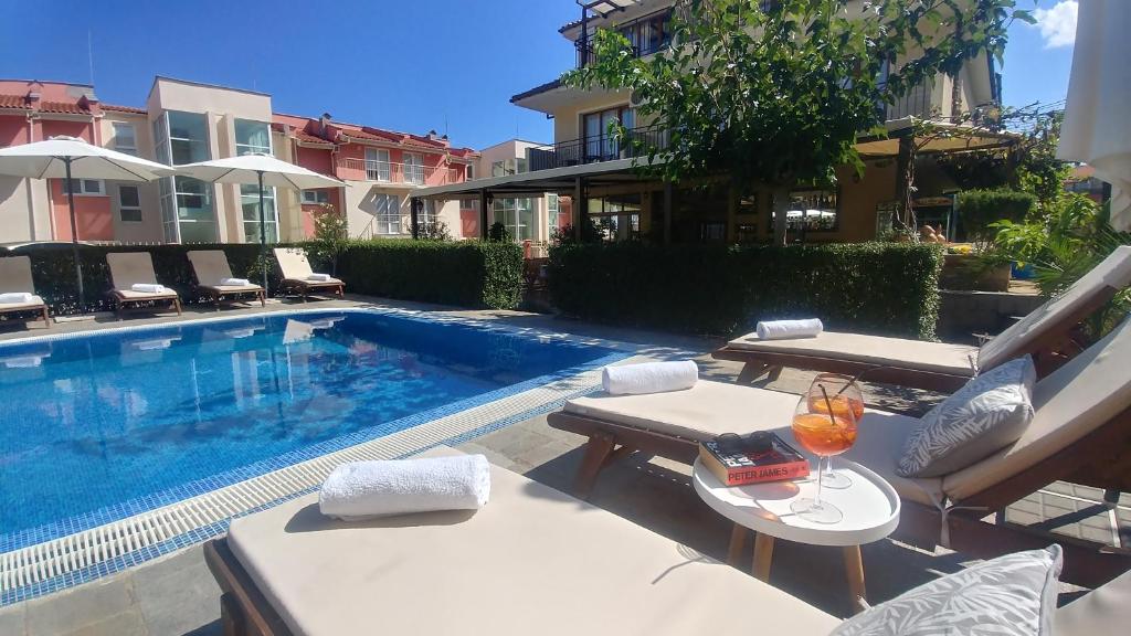 Bazén v ubytování Family Hotel Muses nebo v jeho okolí