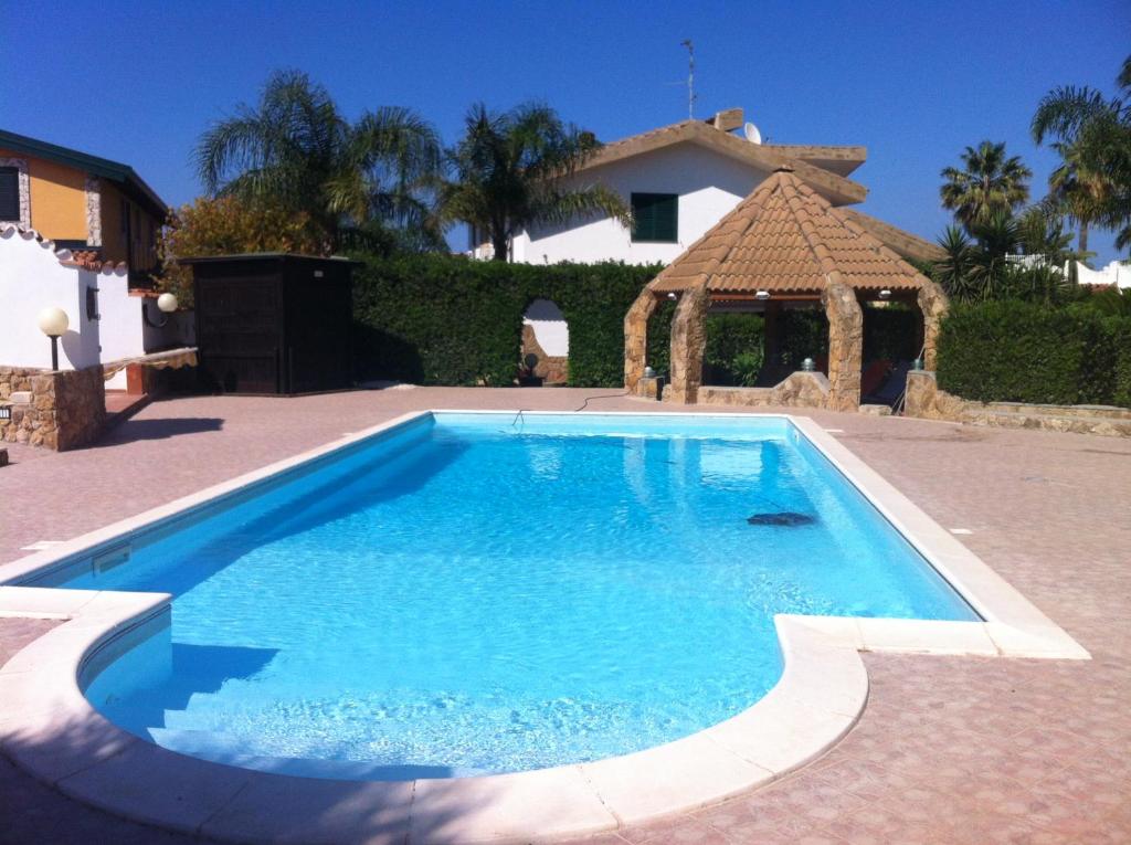 The swimming pool at or close to Villa Cirino Milone