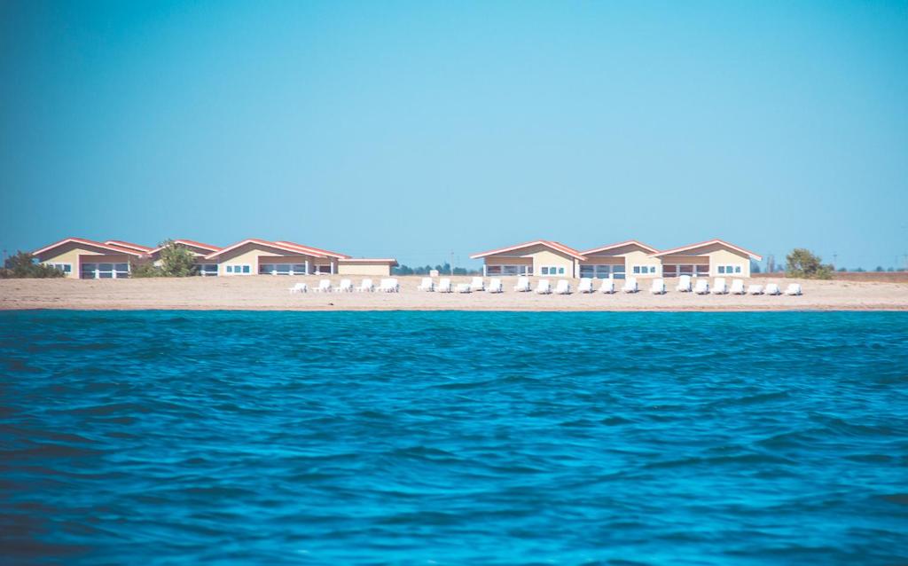 Деревенька на море крым штормовое