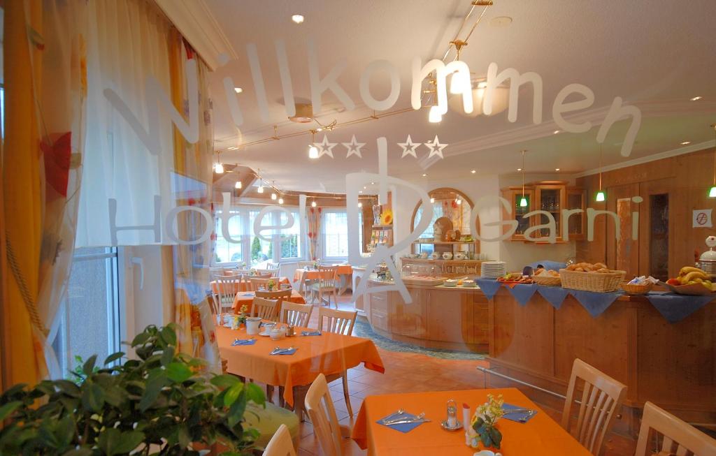 Reštaurácia alebo iné gastronomické zariadenie v ubytovaní Hotel Garni Ida