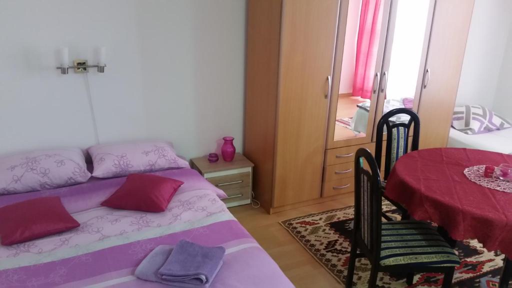 Postel nebo postele na pokoji v ubytování Apartments Kira