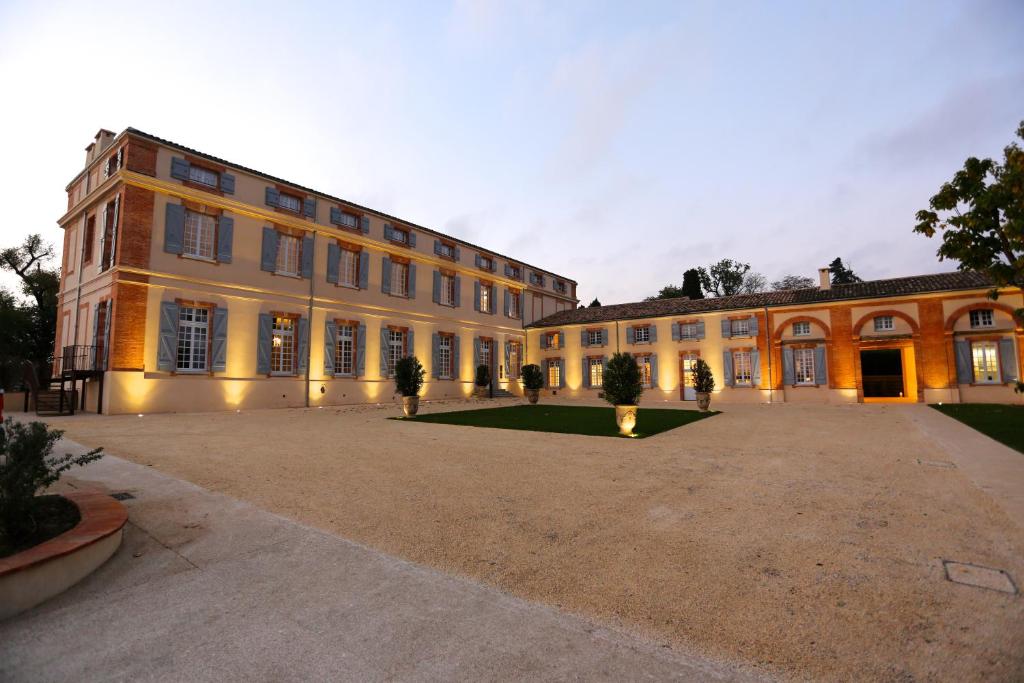 a large building with a courtyard in front of it at Chateau de Drudas in Drudas