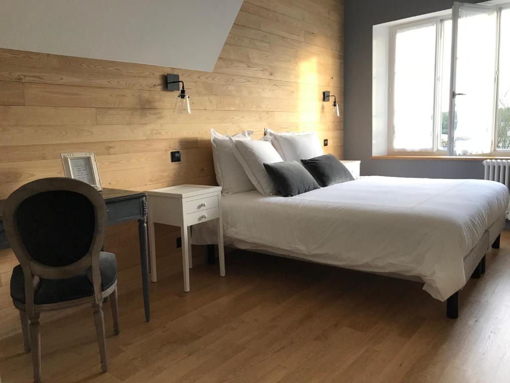 a bedroom with a bed and a desk with a computer at Chambres d&#39;hôtes Saint Jean in Nogent-le-Rotrou