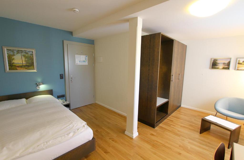 Postel nebo postele na pokoji v ubytování Hotel Terminus Brugg