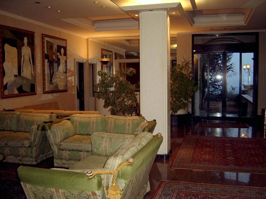 Posedenie v ubytovaní La Bastia Hotel & Resort