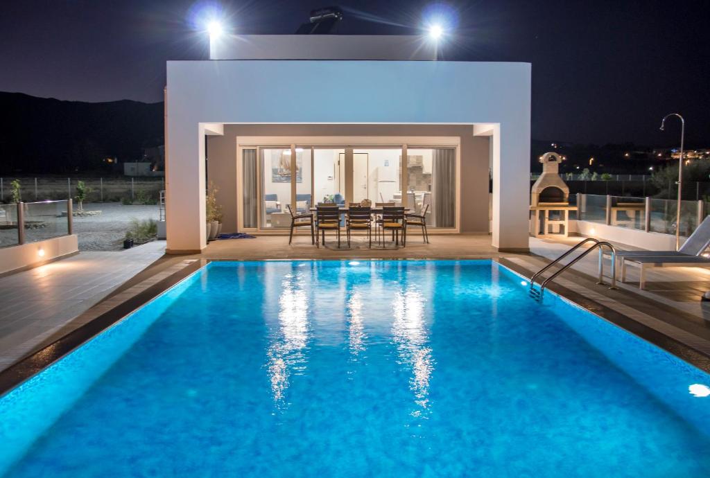 Basen w obiekcie Aegean Horizon Beachfront Villas lub w pobliżu