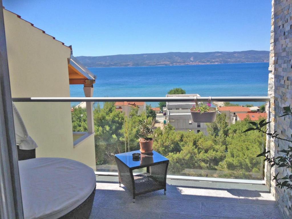 a balcony with a view of the ocean at Lavander Apartments Omiš in Duće