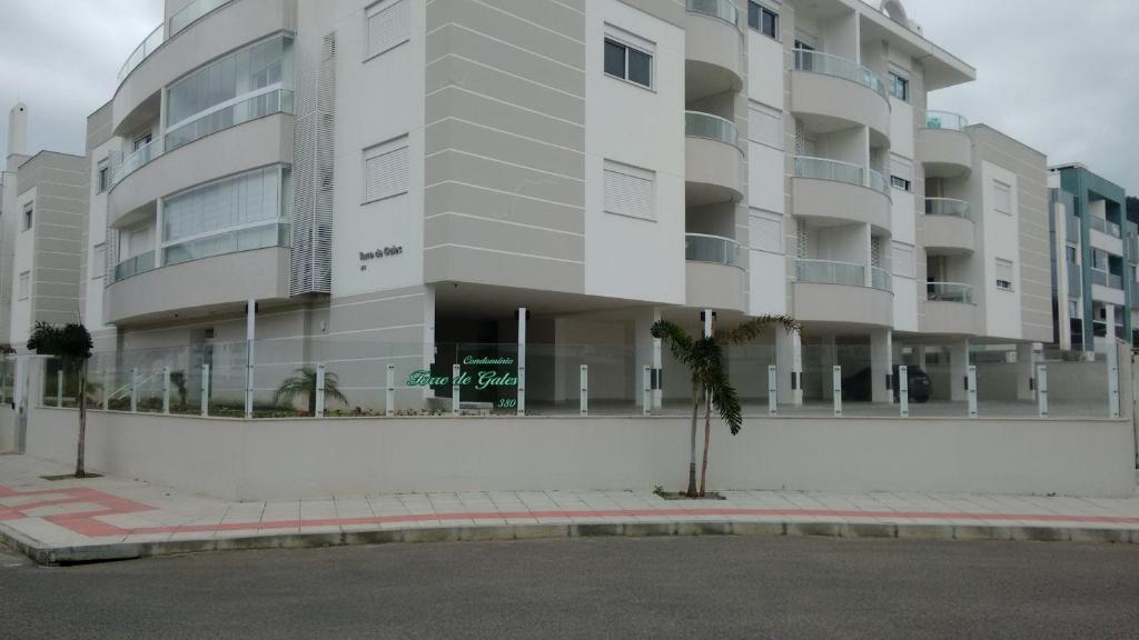  Apartamento novo frente para a piscina região nobre da praia dos Ingleses