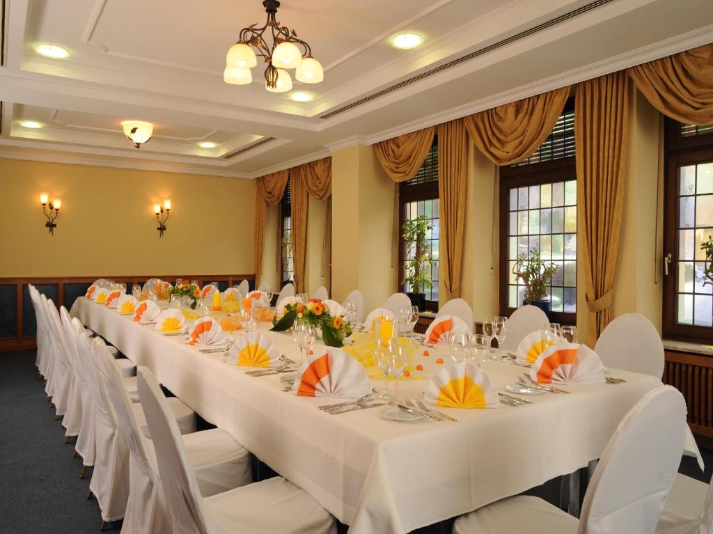 Restaurace v ubytování City Partner Hotel Strauss