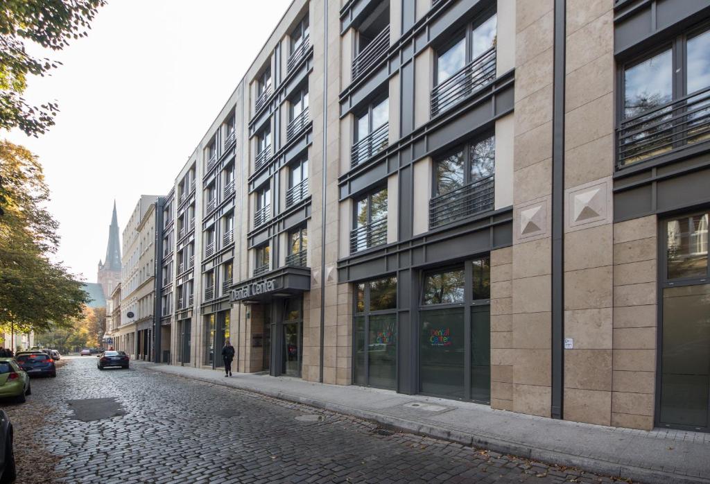 an empty street in front of a building at Mariacka Old Town Apartments in Szczecin