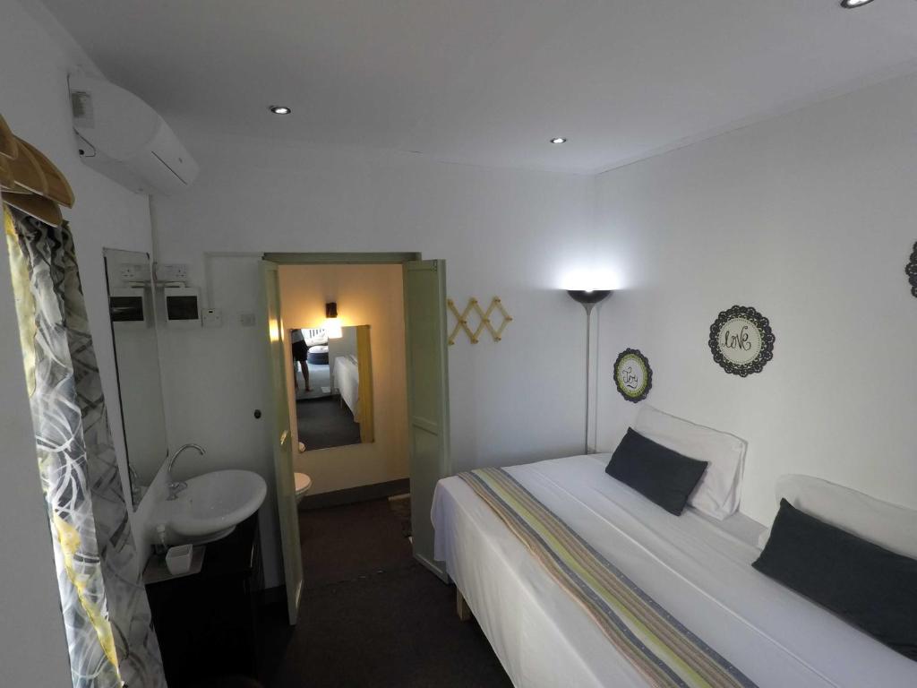Postel nebo postele na pokoji v ubytování Villa Kayola - Self Catering