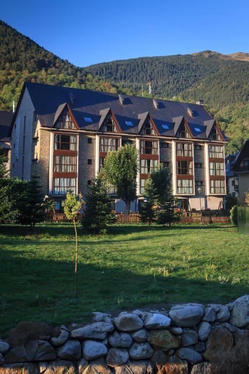 Aparthotel La Vall Blanca, Vielha – Updated 2023 Prices