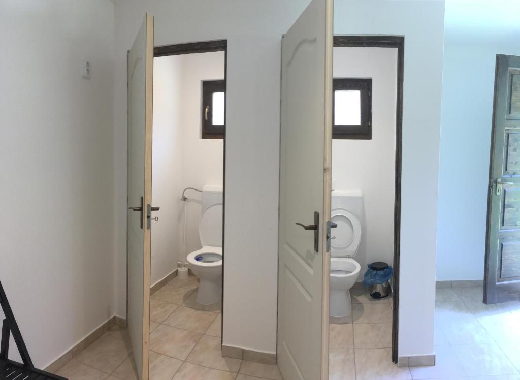 Koupelna v ubytování Glamping Suhardul Mic
