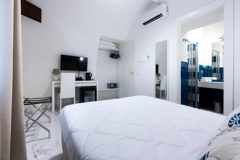 Holiday Sorrento Center - 12