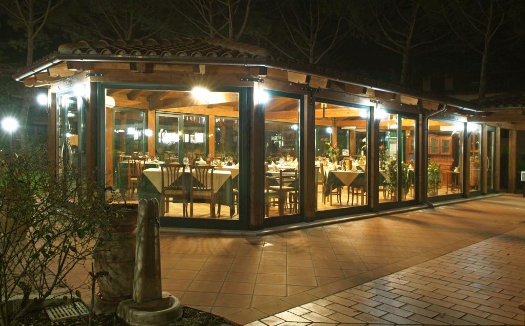 Restaurace v ubytování Hotel Duca Della Corgna