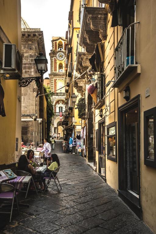 Holiday Sorrento Center - 16