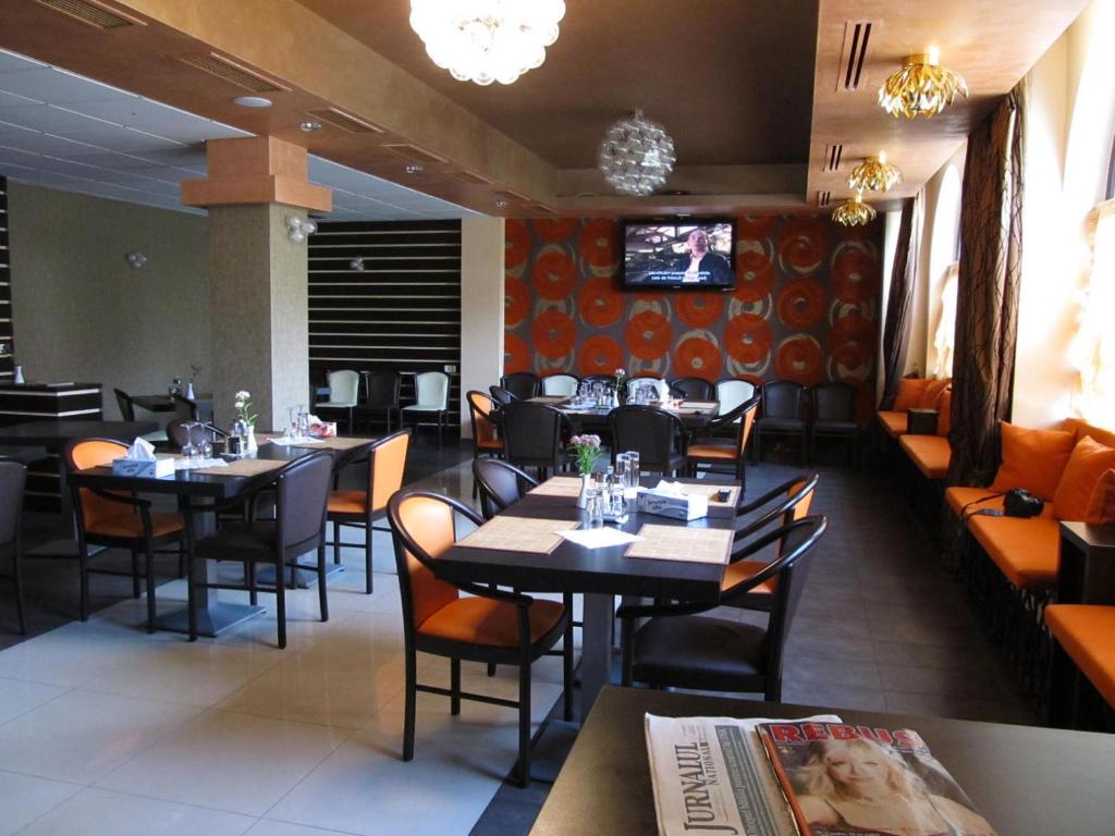 TV a/nebo společenská místnost v ubytování Hotel Kilometrul Zero