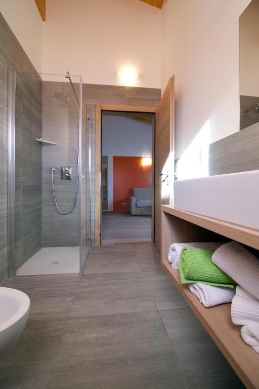 Vannituba majutusasutuses Agritur I Colori