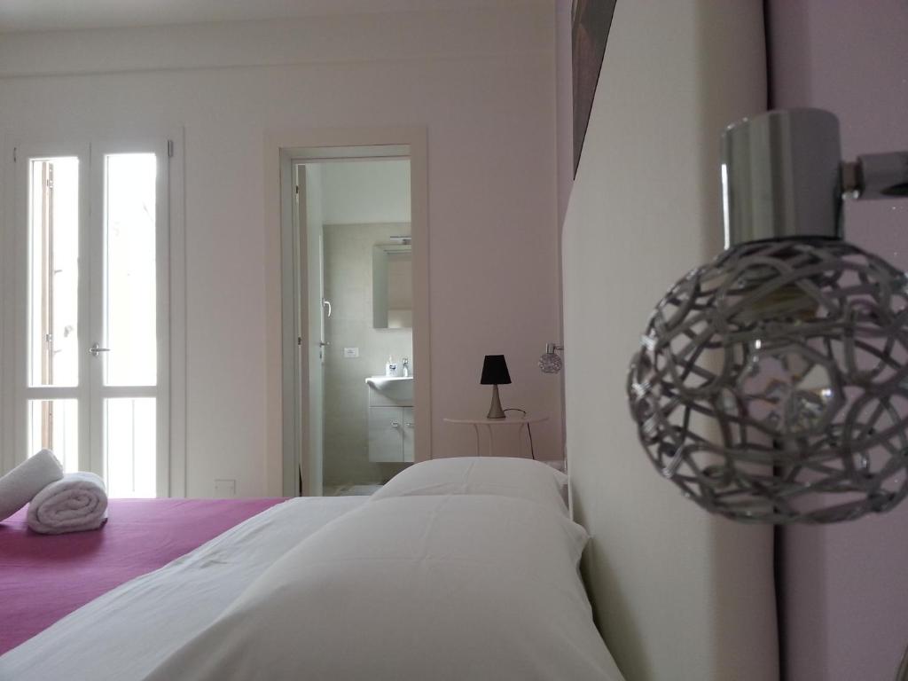 A bed or beds in a room at Holiday Homenza