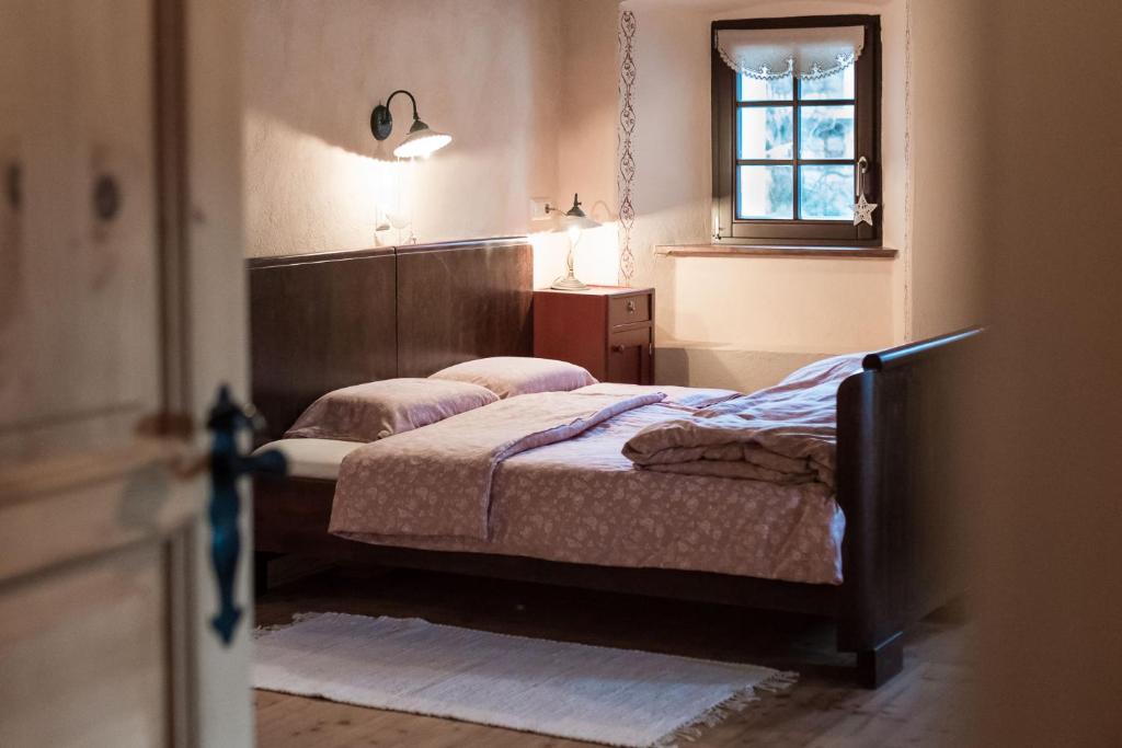 Postel nebo postele na pokoji v ubytování Homestead farm Tešnak
