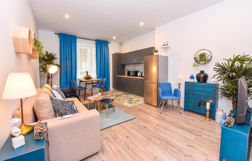 Parliament & River View Apartments - 