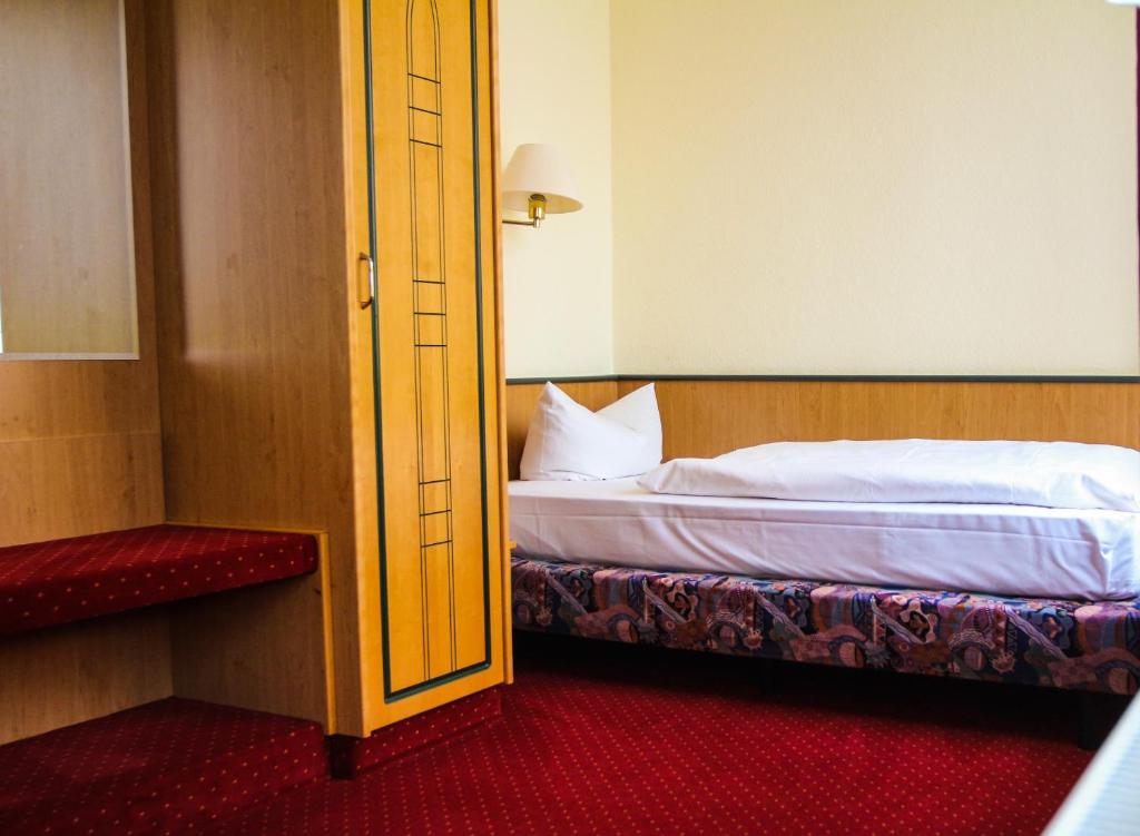 Waldsee Hotel am Wirchensee - Single Room